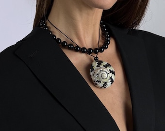 Statement Shell and Onyx Collar Set | Minimalist