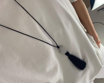 Tassel necklace with silver meshed gemstone