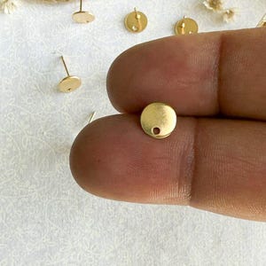10 pieces Flat Round Stainless Steel Earring Stud Posts, Earring Post Finding, Earring Components, Golden Hypoallergenic Earring Stud Posts