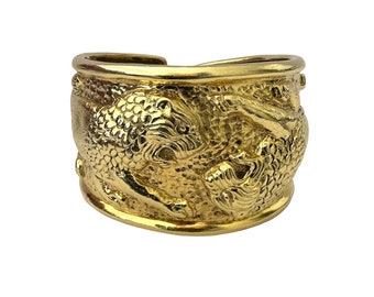 Maz 18k Gold Fighting Lion Hammered Cuff Bracelet