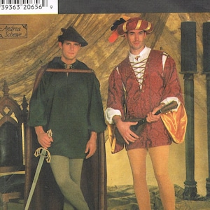 Puede incluir: El patrón Simplicity Costumes 7761 presenta disfraces medievales. La imagen muestra dos diseños de disfraces: una túnica verde con capa y una túnica roja con cordones. El patrón incluye tallas XS a XL.