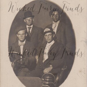 Foto de gangue antiga da Galeria Rogues para download instantâneo de foto digital, cartão postal antigo com homens e oferta de recompensa