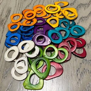 Tagua Discs. Multicolor tagua donut, hoop, ring. 50 pieces of tagua rings. Size: 4 x 3 cm. approx. Drilled or Undrilled. Eco Jewelry Making