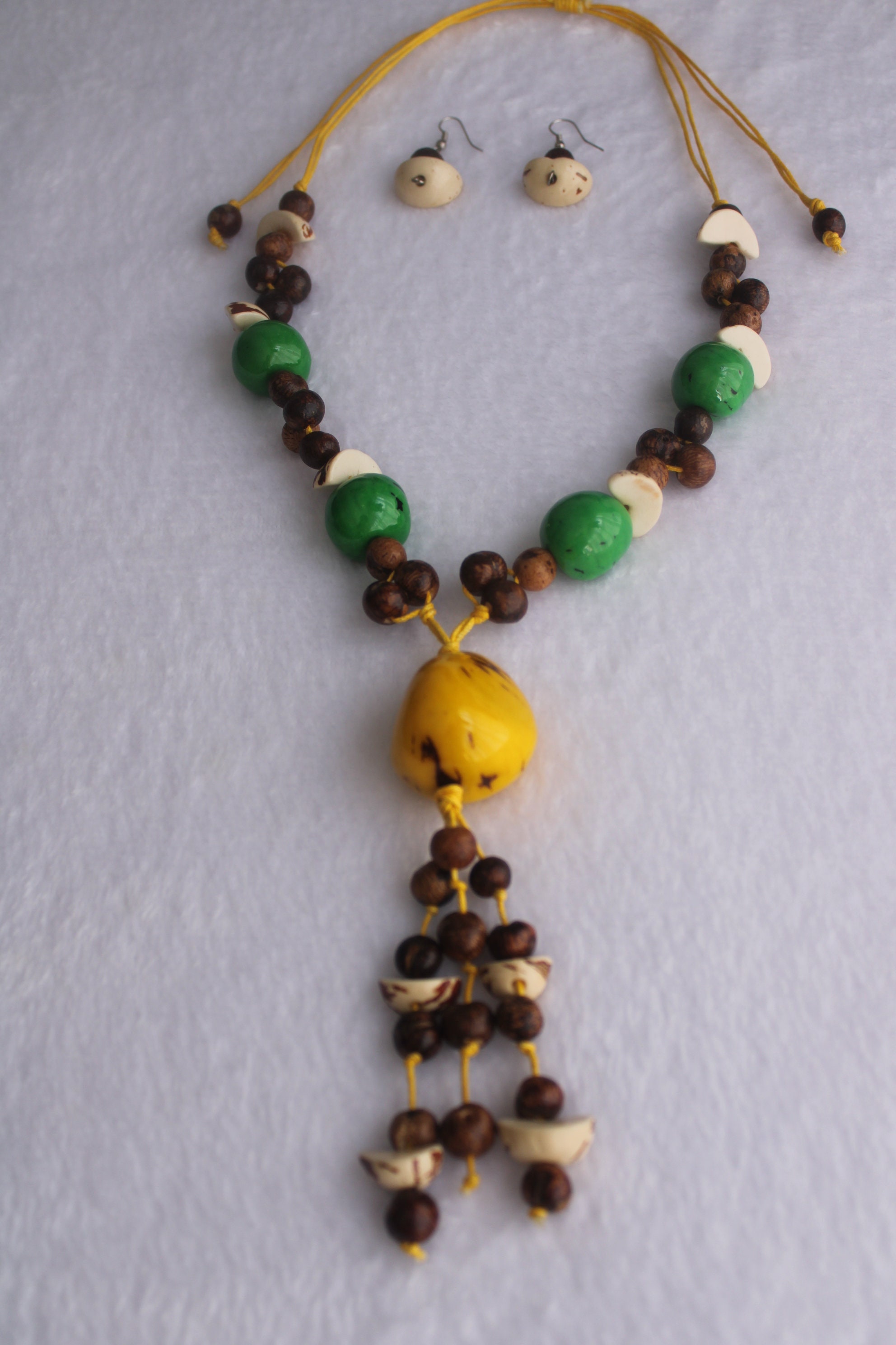 Set Necklace & Earrings - Wholesale Tagua Jewelry  Green Orange And Gold Scarf And Brown Tagua Earrings And Necklace Accessory Set display picture 1