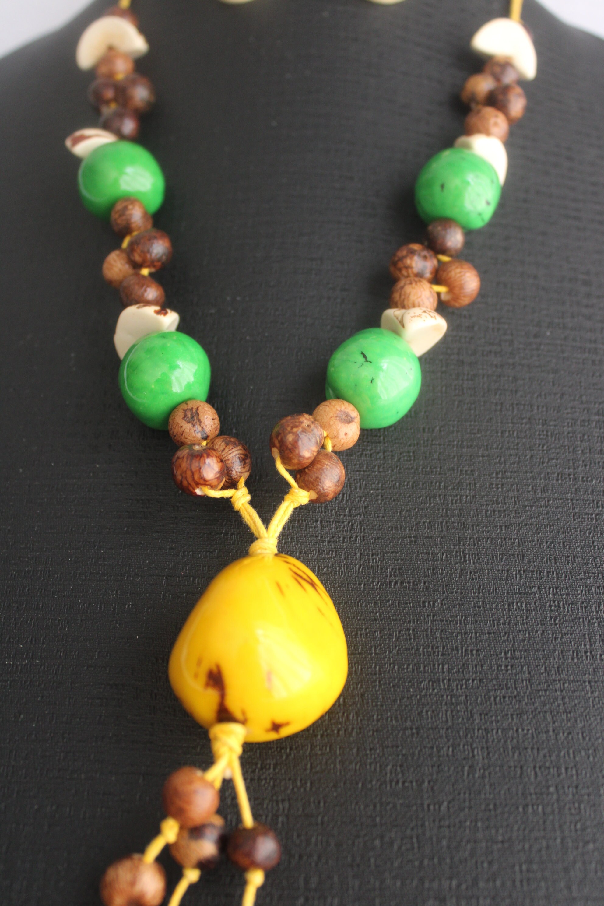 Set Necklace & Earrings - Wholesale Tagua Jewelry  Green Orange And Gold Scarf And Brown Tagua Earrings And Necklace Accessory Set display picture 1