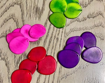 Tagua beads multicolor seed beads slices from Colombia. Size: 4x3cm. approx. Vegetable ivory nut Top drilled Pack of 20 slices in 4 colors