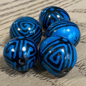 20 Blue and Black Patterned Bombona Seeds from Colombia. Jewelry Supplies. Organic seeds from Colombian Rainforest. Free Shipping