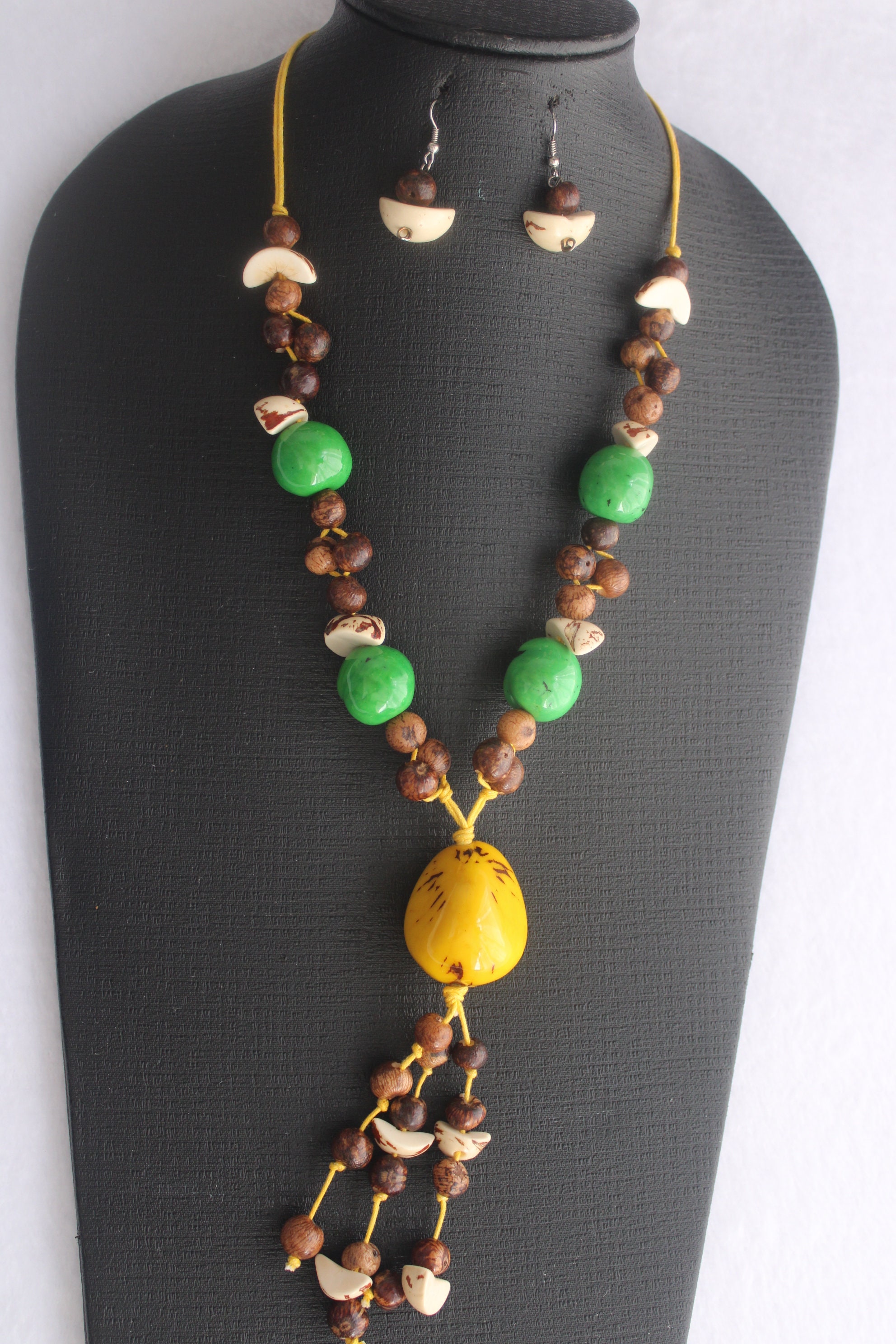Set Necklace & Earrings - Wholesale Tagua Jewelry  Green Orange And Gold Scarf And Brown Tagua Earrings And Necklace Accessory Set display picture 1