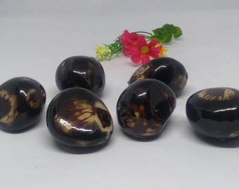 Dark brown tagua from Colombian. Small. Top drilled, 1 hole, 6 pieces. 4 x 3.5 cm.  Woodwork. Natural jewerly supplies. Free Shipping R.1028