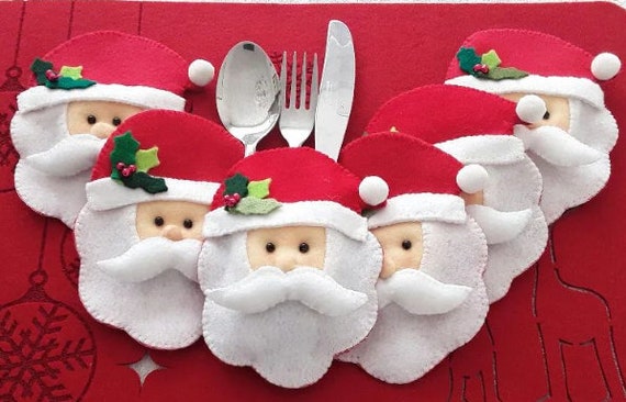 3 Portaposate Natalizi A Tema Babbo Natale: Sacchetti Per Forchette E Cucchiai In Tessuto Non Tessuto Per Decorare La Tavola Delle Feste - 2