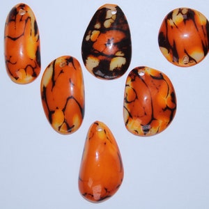 Fire Yellow Tagua Oval Beads. Natural Seed from Colombia Rainforest. 19 Beads 0,7 x 0,9in. Aprox. Top Drilled. Natural Jewelry Making.