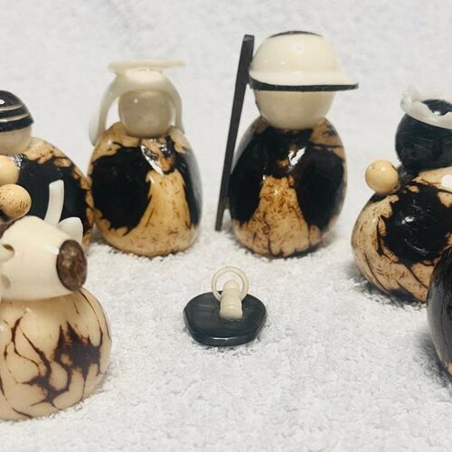 Krippenset Handmade in Tagua | Krippenfiguren | Weihnachtskrippe | Elfenbein Nuss | Weihnachtskrippe aus Kolumbien |  Fair gehandelt
