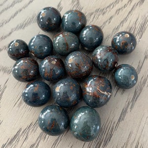 Bombona Ball Beads. 25 Blue and Brown Marbled Pieces.