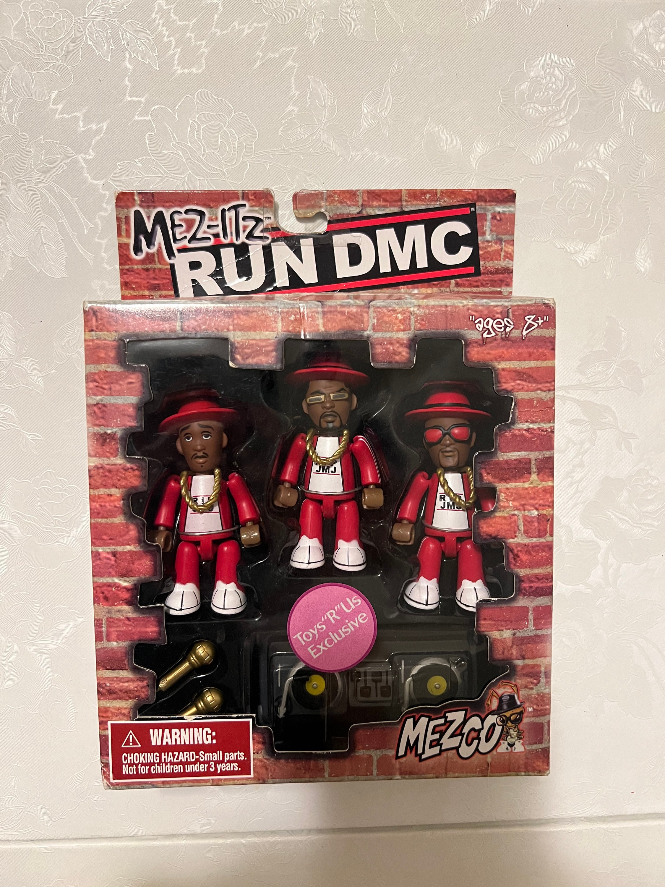 Amazon.co.jp: MEZCO製 Run-D.M.C.フィギュア3体SET ラップ ヒップホップ ラン・ディーエムシーFigure  フィギュア人形 メズコ ジャム・マスター・ジェイ : おもちゃ