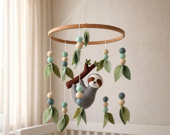 Móvil de cuna con diseño de perezoso para habitación infantil con temática de selva, móvil de cuna de fieltro con diseño de bosque, regalo unisex para baby shower, decoración de habitación infantil en verde salvia, móvil de safari.