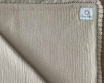 Baby mousseline deken, dikke gaas baby deken, beige pompom baby deken, biologische kinderen swaddle