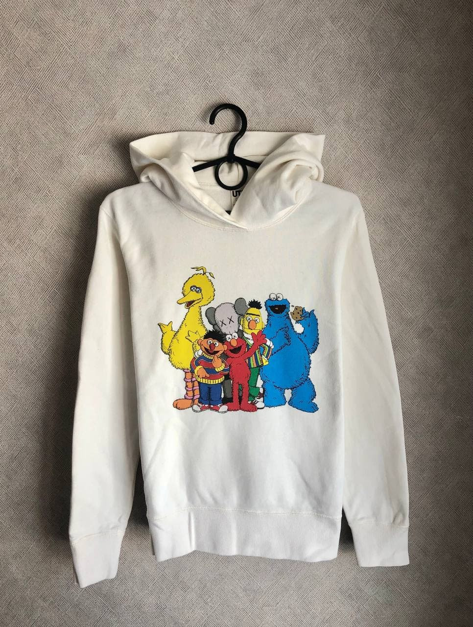 Kaws Uniqlo Sesame Street Hoodie Cheap Sellers, Save 42% | jlcatj.gob.mx