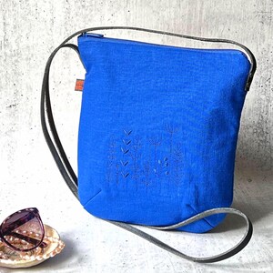 Umhängetasche "Kornblumenlied" | Bestickte Leinentasche | Tasche aus Stoff | Crossbody Bag | kleine Tasche | Sommertasche | Wiesntasche |