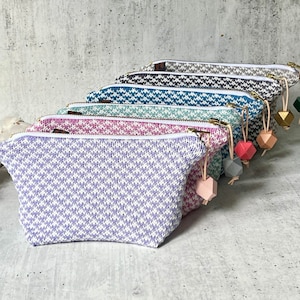 Kosmetiktasche "Soft Geometry" | Gestricktes Täschchen | Geschenk für Freundin, Mutter, Brautjungfer