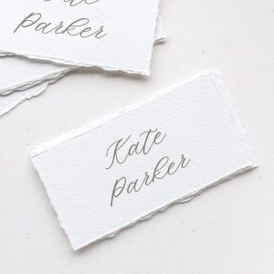 biglietti di nozze con bordi strappati, segnaposto salvia, segnaposto personalizzati e moderni, biglietti da matrimonio, biglietti da seduta,