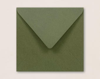 Olivgrünes quadratisches Kuvert in der Größe 15,3 cm x 15,3 cm, Premium Papier Umschlag für Einladungen, Hochzeiten, Grußkarten