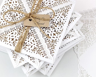 Faire-part de mariage en dentelle découpée au laser : motif floral bohème rustique