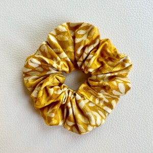 Sol Scrunchie / Accesorio Floral para el Cabello / Flores Scrunchie / Otoño / Corbata de Algodón / Amarillo Mostaza / Moda Otoño / Dorado / Sol