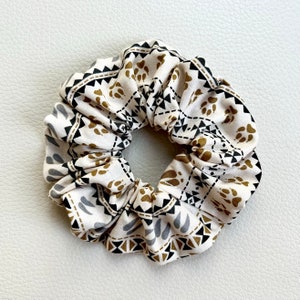 Bruin Scrunchie | Bears Hair Accessory | Wildlife Scrunchie | Outdoors | Cotton Hair Tie | Mustard Brown Cream | Camping | Wilderness | Bear