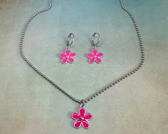 Flower Power Earrings and Necklace Set