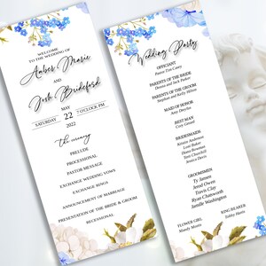 Peut inclure: Programme de cérémonie de mariage avec un motif floral bleu et blanc. Le programme liste l'ordre des événements de la cérémonie de mariage, y compris l'officiant, les parents de la mariée et du marié, la demoiselle d'honneur, le témoin, les demoiselles d'honneur, les garçons d'honneur, la demoiselle d'honneur et le porteur d'alliances.