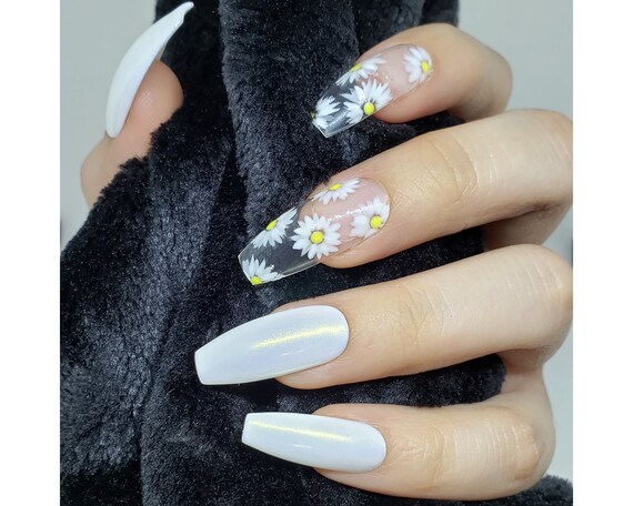 Dainty Daisy White Daisy Flower Press On Nails Etsy