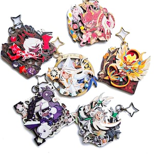 May include: Six multi-layered wooden keychains featuring intricate anime-style character illustrations in vibrant colours. Each charm includes a star-shaped metal clasp and detailed cutouts, showcasing various fantasy figures with unique weapons and accessories.