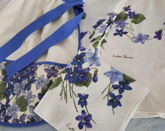 Juego de lino vintage Luther Travis Violets, 2 manteles redondos, delantal y paño de cocina con diseño floral de mediados de siglo.