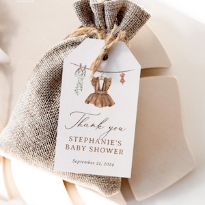 Szablon etykiety na upominki na baby shower dla dziewczynek, etykieta na prezent w kształcie prostokąta na baby shower w stylu boho clothesline, cyfrowe pobieranie