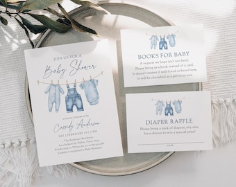Könnte beinhalten: Babyparty-Einladungen und -Einleger mit Aquarellillustrationen von Babykleidung, die an einer Wäscheleine hängt. Die Haupteinladung lautet "Baby Shower" und enthält Veranstaltungsdetails.