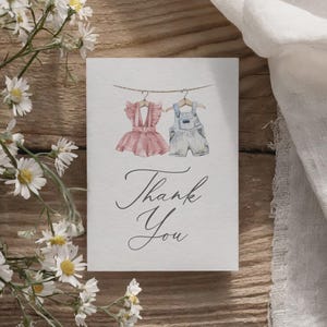 Carte de remerciement rose et bleu pour les vêtements de bébé, modèle de carte de remerciement pour révéler le sexe de la corde à linge, carte de remerciement pour baby shower, téléchargement numérique