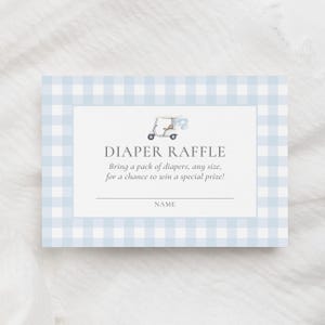 ゴルフ用おむつ抽選券テンプレート、ブルーギンガムチェックの男の子用ベビーシャワー用おむつ抽選券の印刷物、ゴルフカートの青い風船、デジタルダウンロード