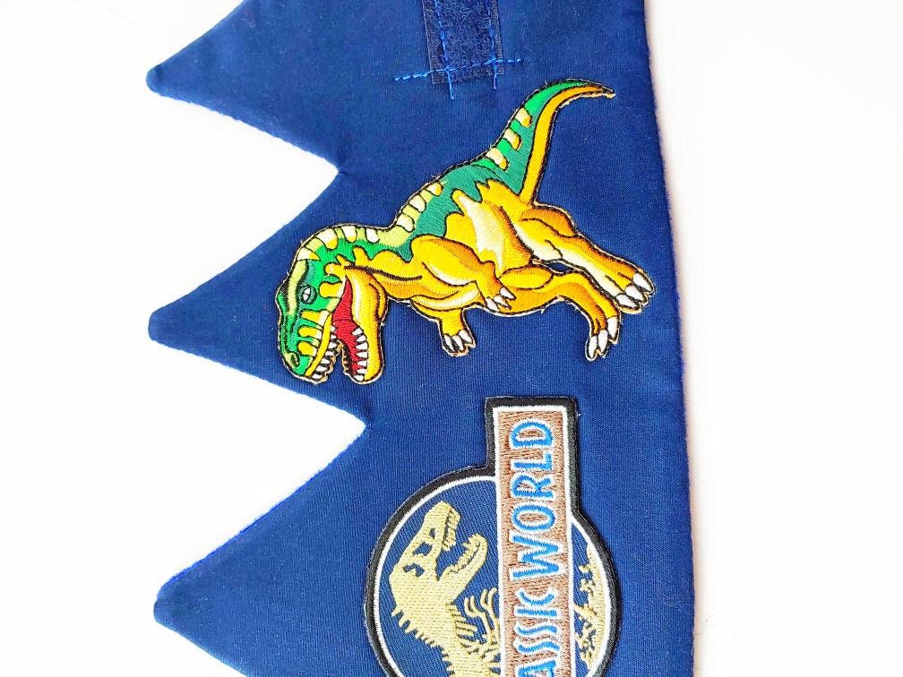 dinosaur with crown head