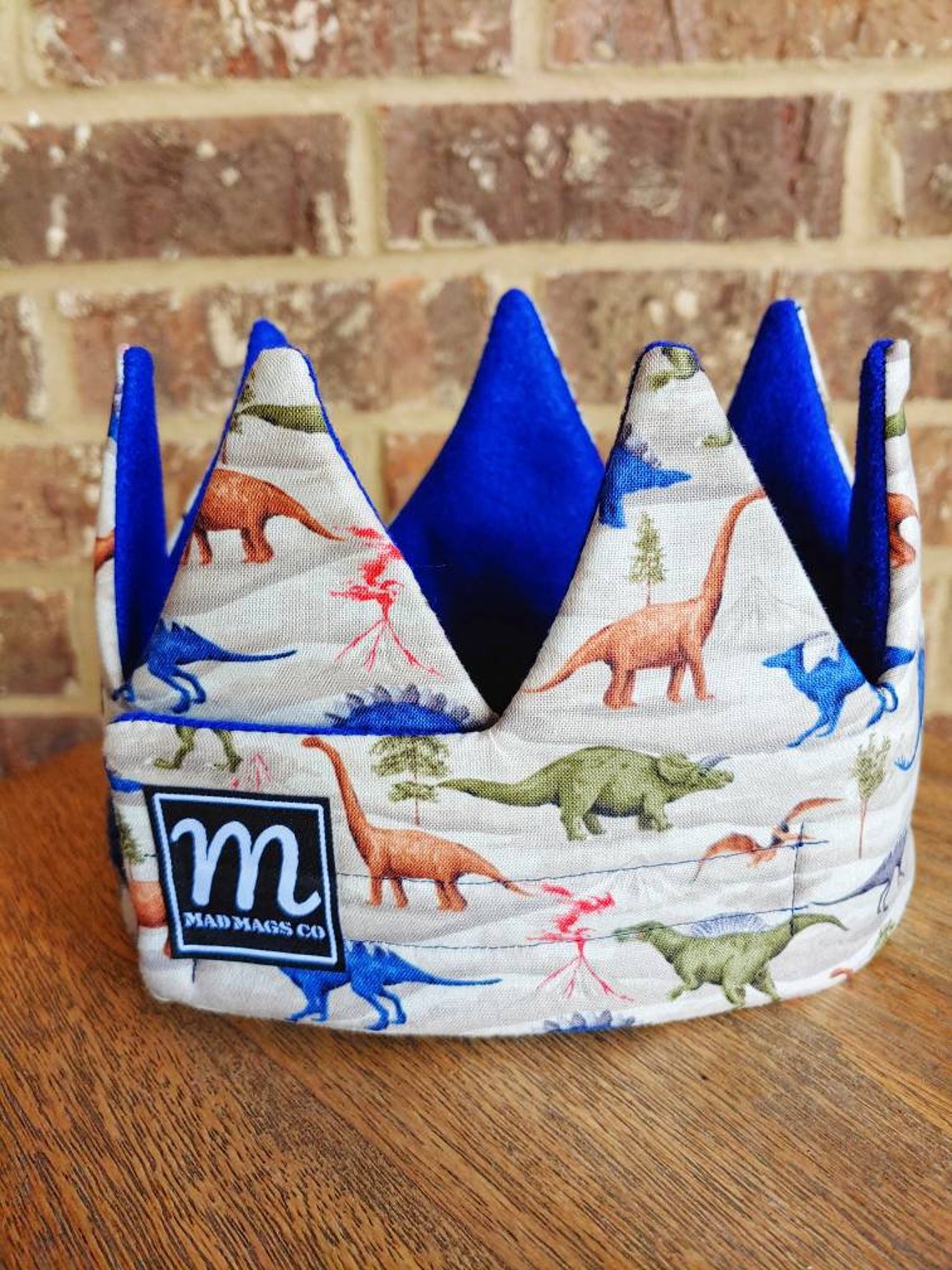 dinosaur with crown head