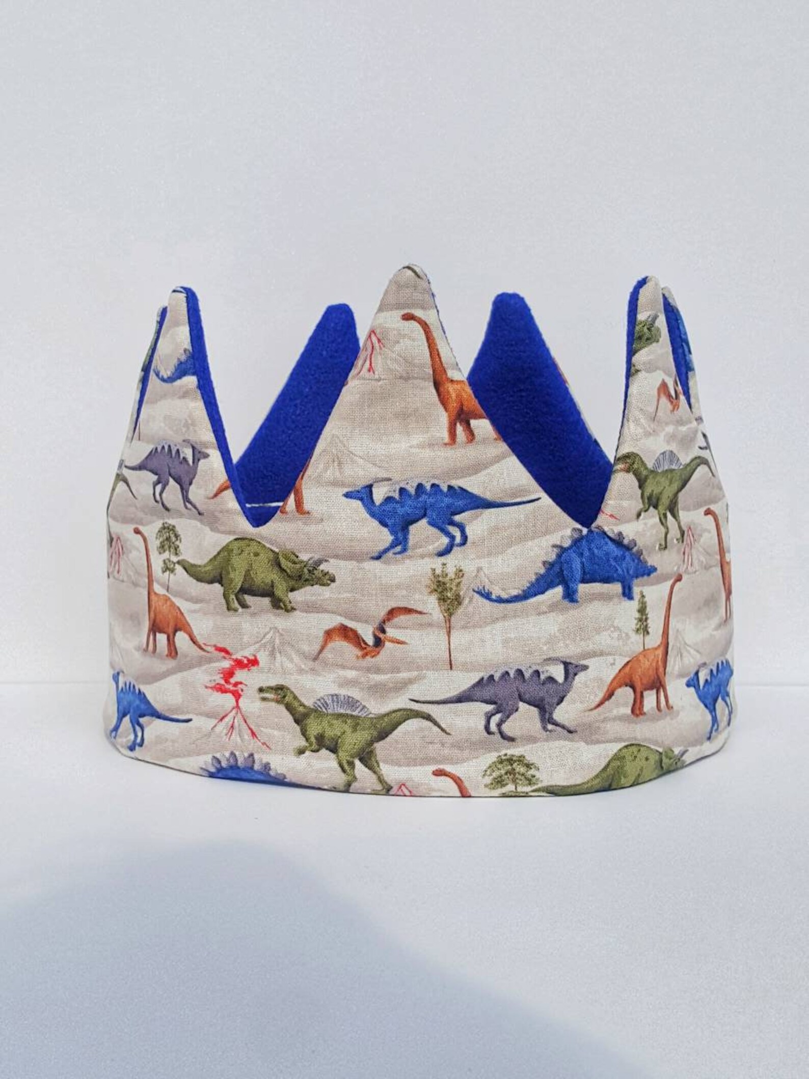 dinosaur with crown head