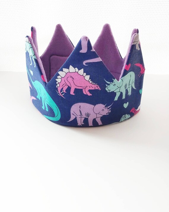 dinosaur with crown head