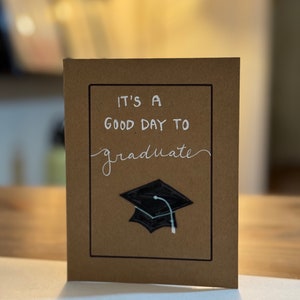 Carte de remise des diplômes C'est une bonne journée pour obtenir son diplôme