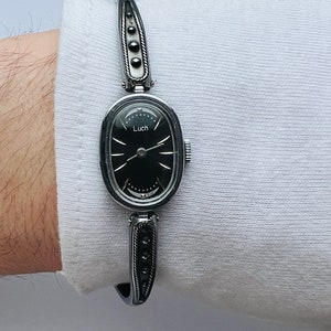 Vintage ladies watch, classic small women watch, gift for her, vintage jewelry, watches for women