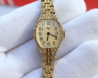 NOS. montre vintage rétro dame Luch 1801 / 15 bijoux avec un beau bracelet mécanique montre-bracelet femme