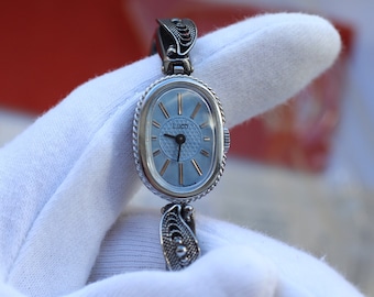 Vintage retro ladies watch Luch 1801 / 15 jewels with a beautiful bracelet mechanical women's wristwatch