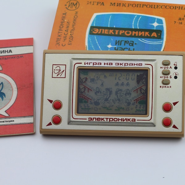 Game on screen Elektronika IM-02 Nu Pogodi / Soviet game USSR game Made in USSR Pocket game Elektronika game