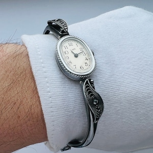 Vintage ladies watch Luch 1801.1 Vernisazh, classic small women watch, gift for her, vintage jewelry, watches for women