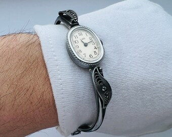 Vintage ladies watch Luch 1801.1 Vernisazh, classic small women watch, gift for her, vintage jewelry, watches for women