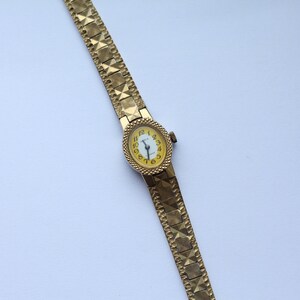 Wristwatch Ladies Chaika 17 jewels mechanical women's dress watch / watch bracelet image 3