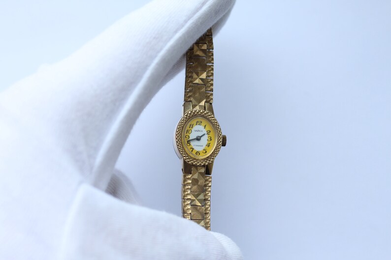 Wristwatch Ladies Chaika 17 jewels mechanical women's dress watch / watch bracelet image 6